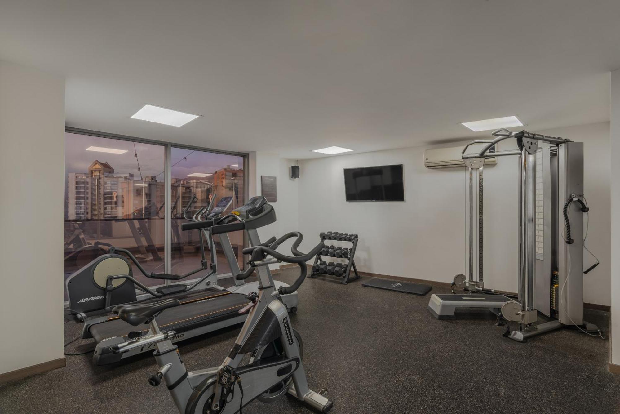 Sites Hotel Medellin Luaran gambar The gym at the hotel