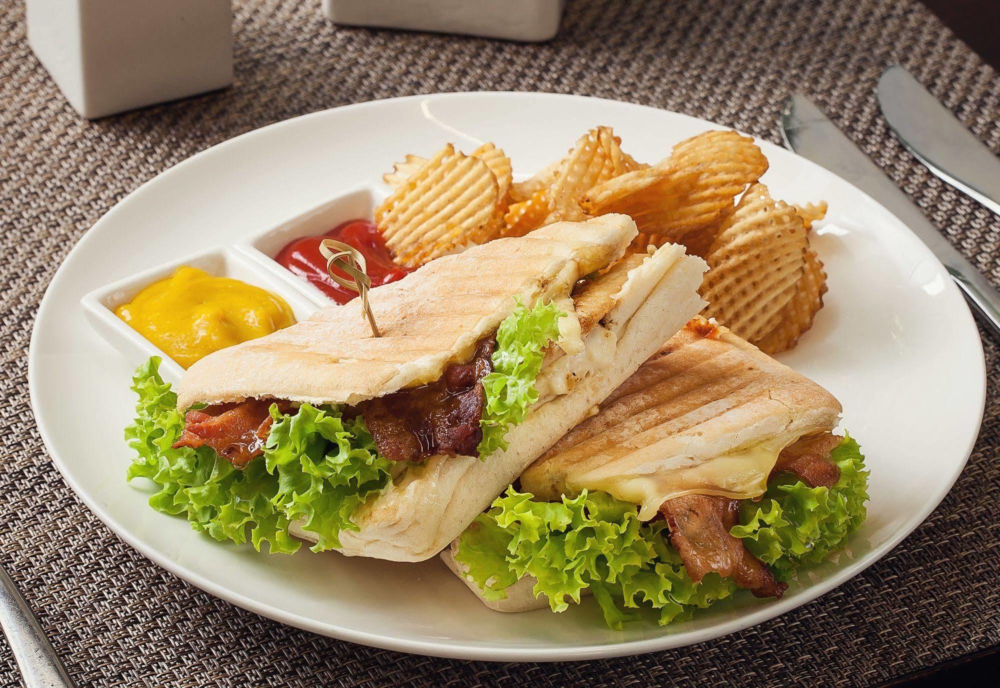 Sites Hotel Medellin Luaran gambar A club sandwich