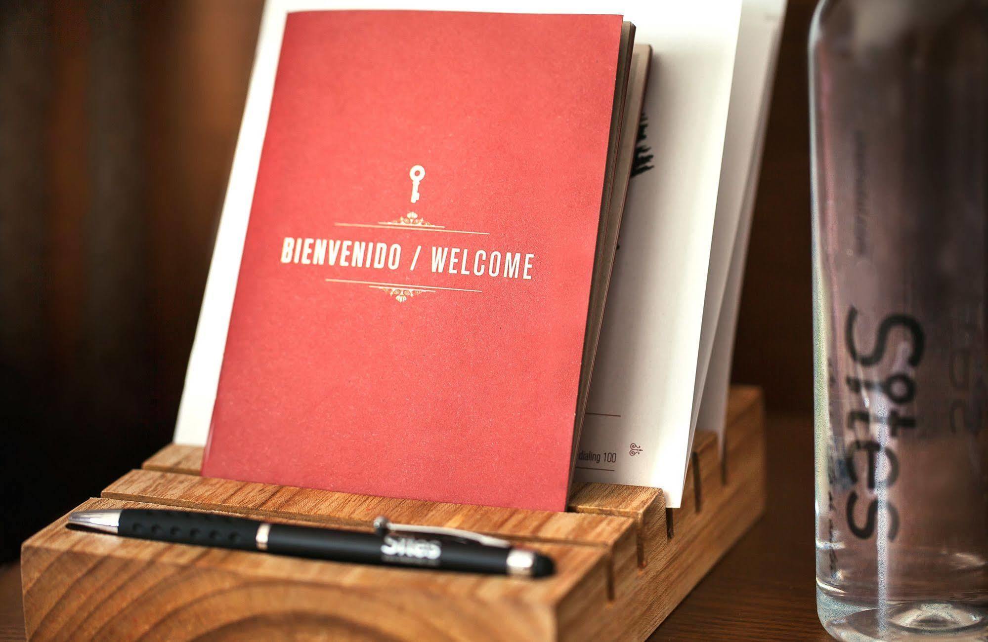 Sites Hotel Medellin Luaran gambar Welcome book